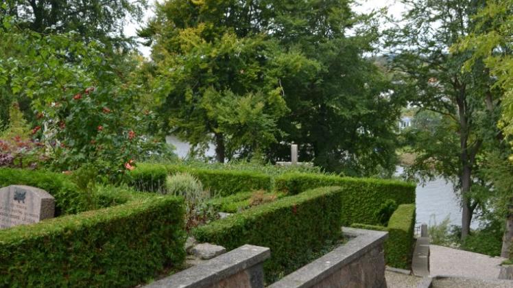 Søllerød Kirkegaard trappe