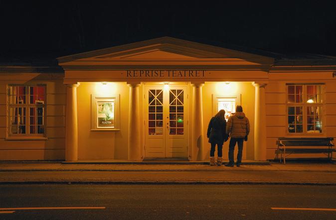 Reprisen facade aften